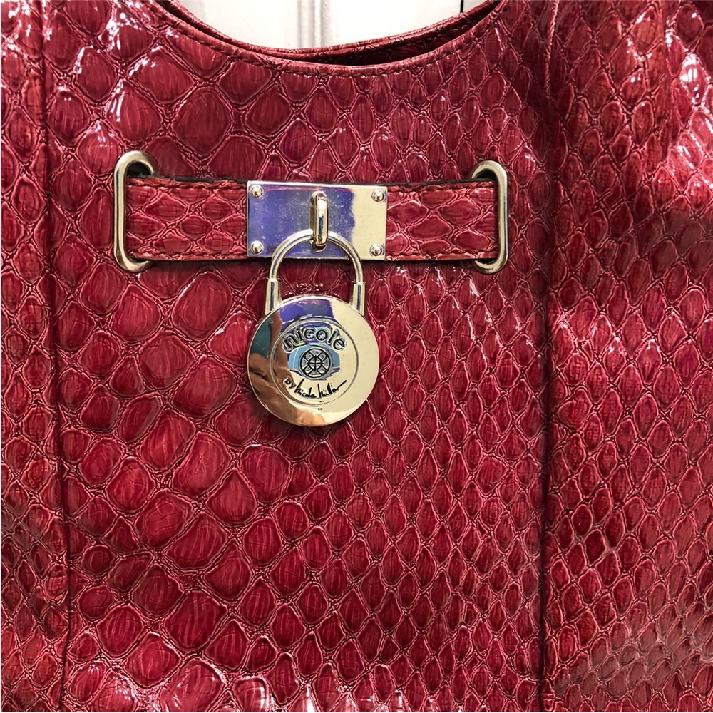 Nicole Miller red shoulder bag with magnetic snap top closure - Picture 7 of 10